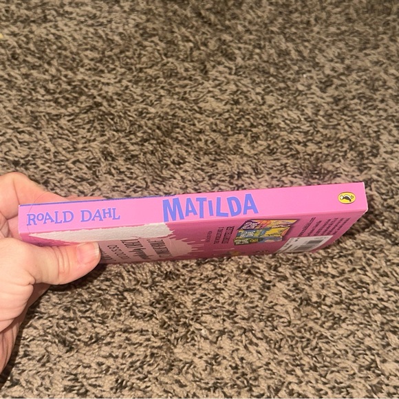 Roald Dahl 'Matilda' Book - Picture 4 of 8